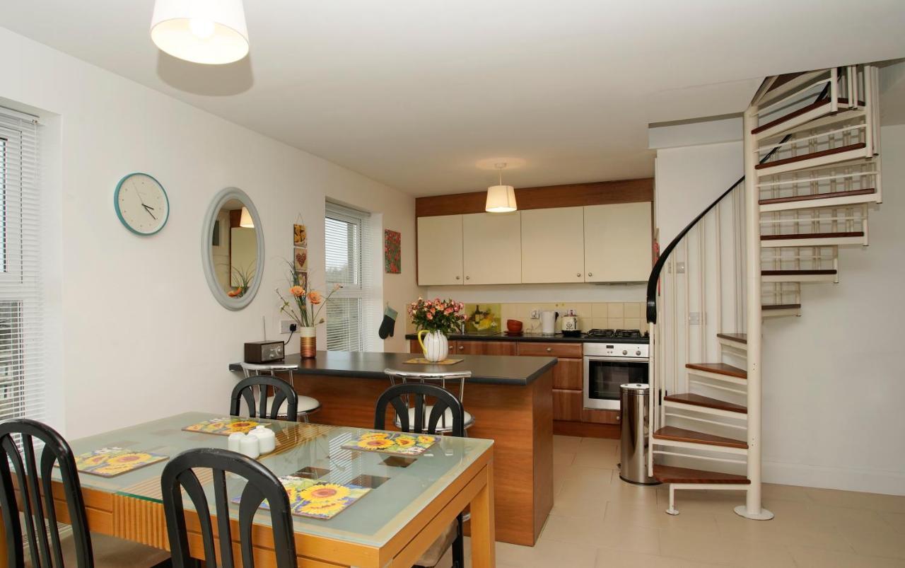 Stripe Bay Apartment Белмулет Екстериор снимка